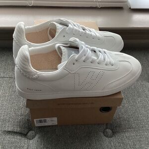 Vintage Havana Crisp Sneaker (Women), size 9